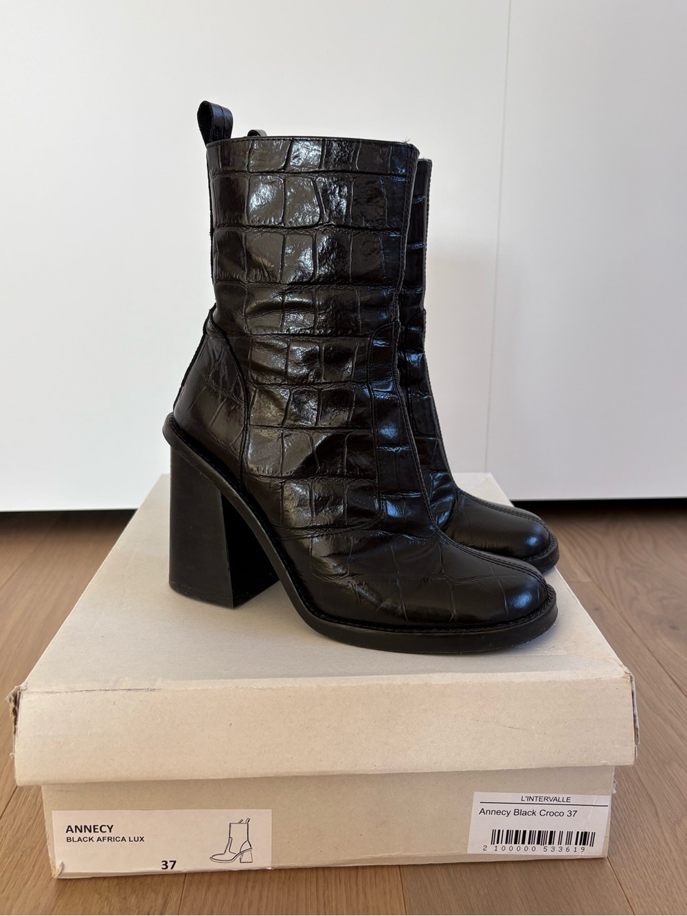 L'INTERVALLE Black Croc-Embossed Block Heel Ankle Boots